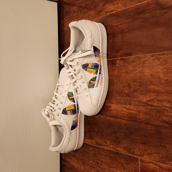 EUC adidas love unites superstar pride 2020 design - Picture 2 of 7